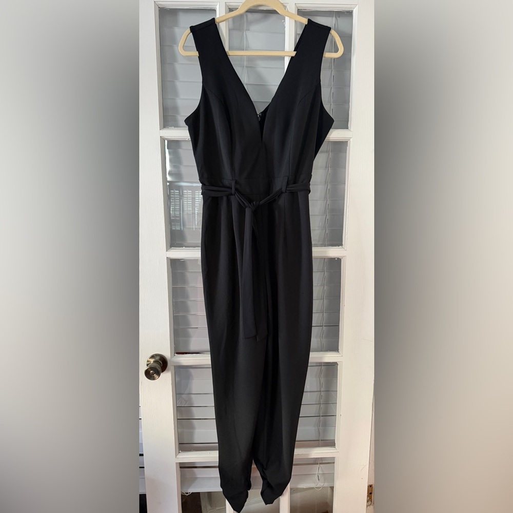 VENUS Women’s M Black Sleeveless Tapered Leg Tie Waist Jumpsuit | SKU 0131